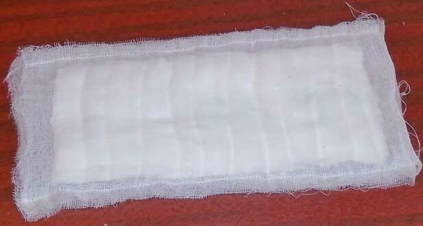 Bavlny gáza čelenka je vyrobena z tkaniny s gumičkou. Jak udělat