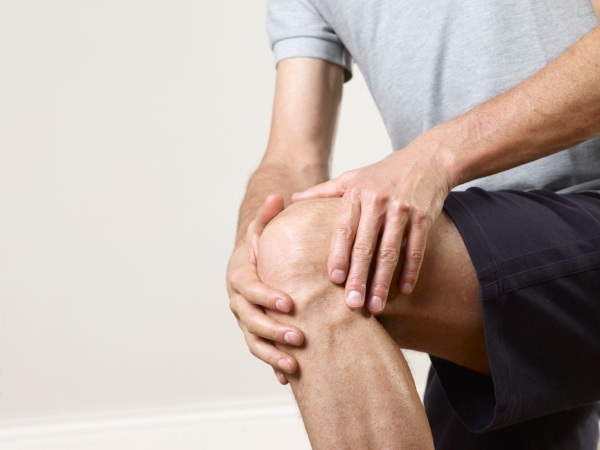 Knee synovitis. Treatment: ointments, gels, injections
