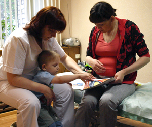 Hjelper et barn med cerebral parese