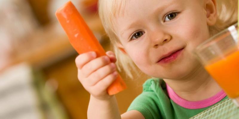 Fordel og skade på gulerodssaft til børn