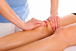 massage of the knee joint