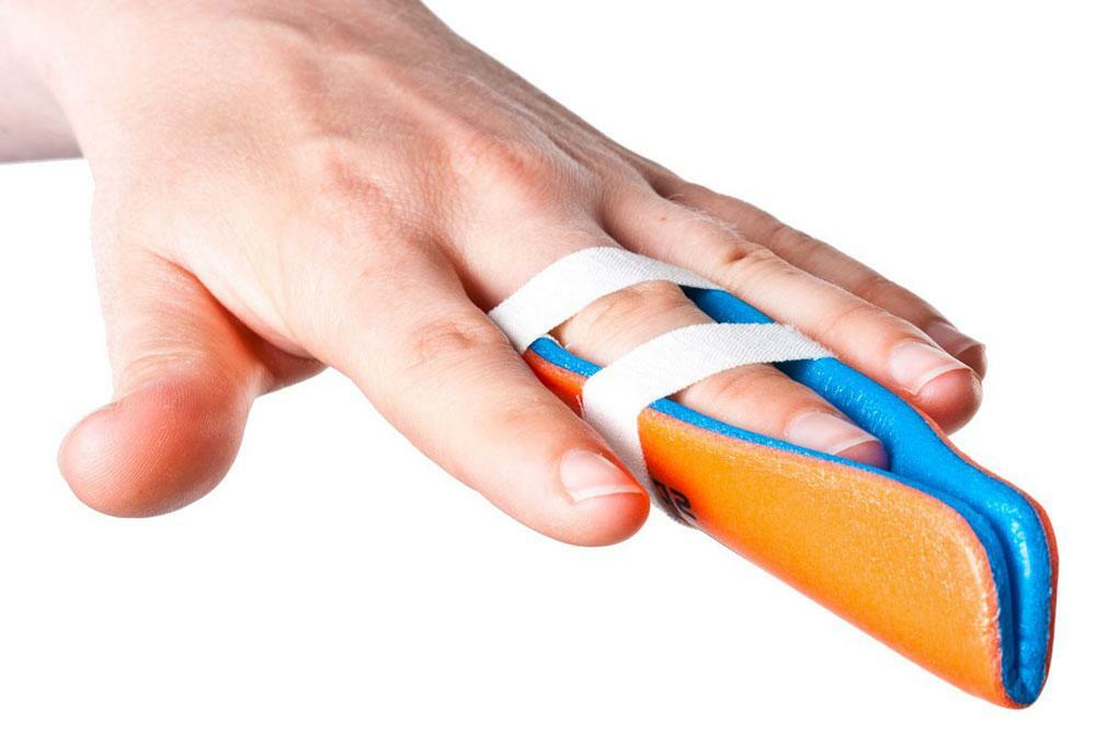 So können Sie einen ausgerenkten Finger reparieren