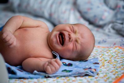 Colic u novorođenčadi: što učiniti, liječenje na savjetu dr. Komarovskog