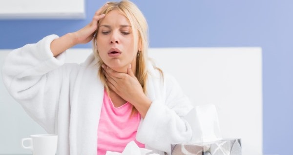 El dolor de garganta y tos seca. Causas y tratamiento de la forma de eliminar las drogas y remedios populares