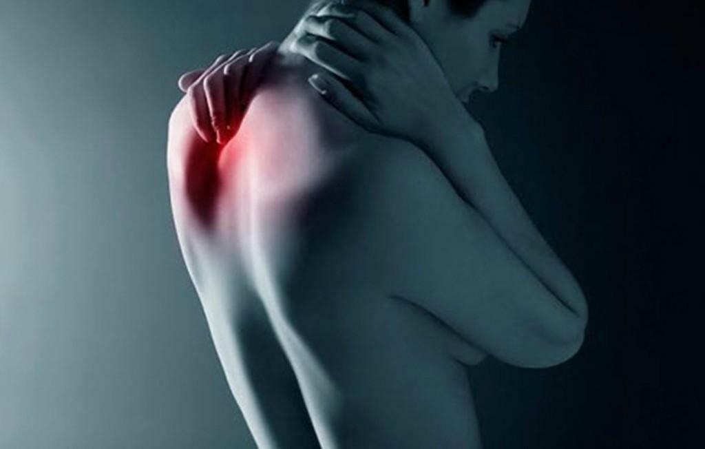 Cervikalna osteohondroza se običajno imenuje degenerativna degenerativna bolezen progresivnega tipa, ki vpliva na medvretenčne diske vratne hrbtenice