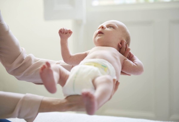 Moro reflex in newborns, adults. What is it, how to get rid
