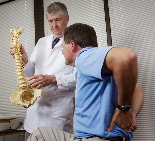 Behandling av osteokondros hos ryggraden utförs av icke-steroida antiinflammatoriska läkemedel, som ordineras av en läkare
