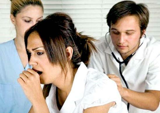 En los primeros síntomas del asma, debe consultar inmediatamente a un médico