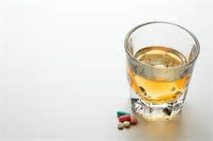 comprimidos e álcool