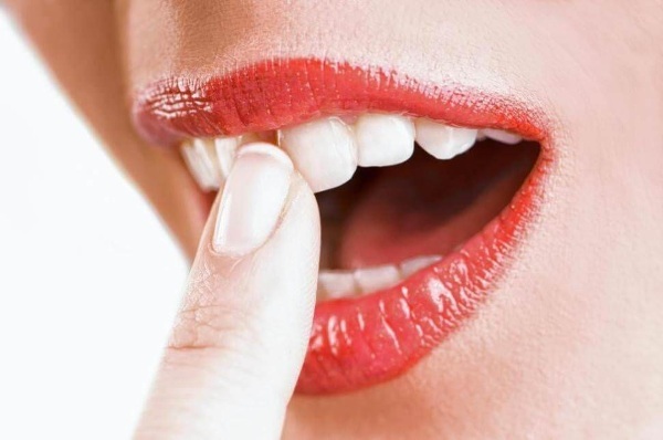 Os dentes de um adulto estão soltos. Razões, tratamento, como fortalecer as gengivas, medicamentos