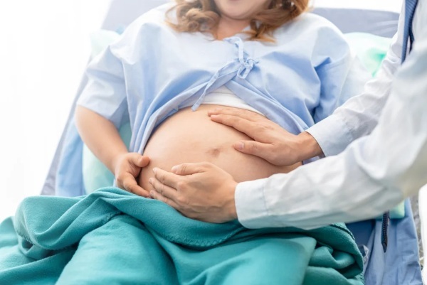 Epidural (epiduralbedøvelse) under fødslen. Anmeldelser, hvad er det, konsekvenser, kontraindikationer