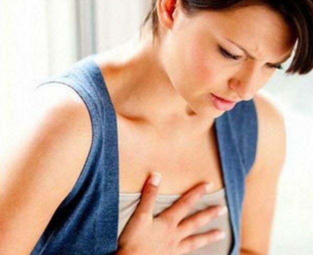 The first signs on which you need to pay attention are pain in the chest and shortness of breath