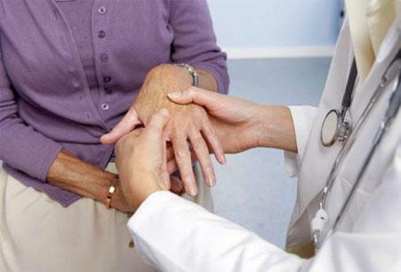 Tratamentul artritei degetelor trebuie să înceapă imediat