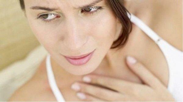 Sår hals när de sväljs utan feber: orsaker och behandling