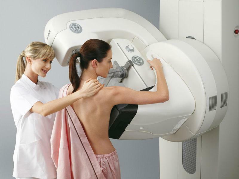 Radiografía de la articulación del hombro para el diagnóstico de estiramiento