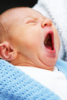 Neden bir çocuk geceleri kötü bir şekilde uyur - temel nedenler