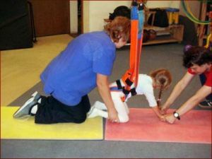Bruttosimulatorn är ett viktigt element för rehabilitering av barn med cerebral pares