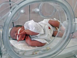 dijete u inkubatoru