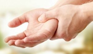 Oorzaken en behandeling van stenose ligamentitis( snapping finger syndrome)