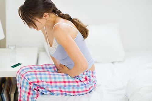 Menstrüasyonla şiddetli biçimde midesi yara: ne yapmalı?