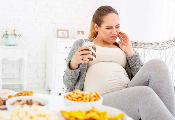 Een kiespijn tijdens de zwangerschap 1-2-3 trimester. Hoe te verdoven?