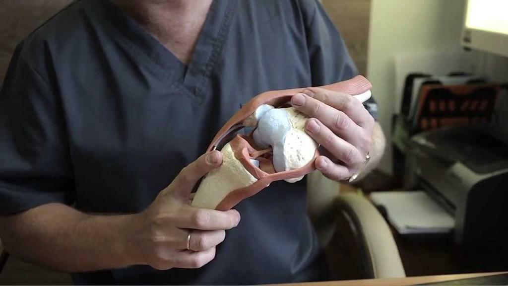 Behandlung von Verletzungen des Kreuzbandes des Kniegelenks mit chirurgischen Mitteln