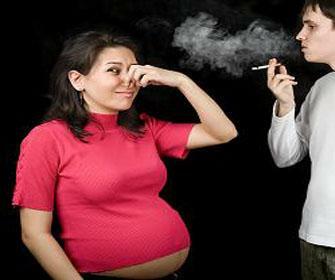 El embarazo de las mujeres fumadoras es más severo que las que nunca han fumado o arrojado antes de la concepción