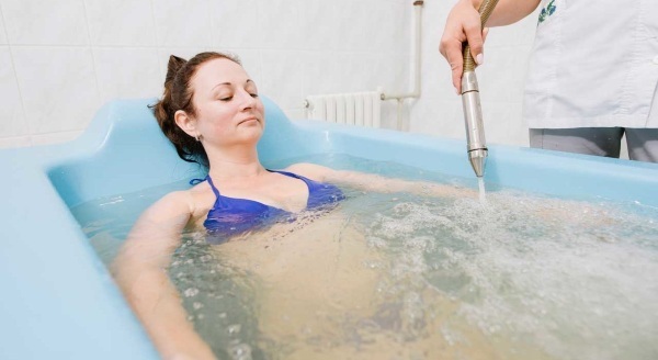 Massage under vandet. Indikationer og kontraindikationer, hvad det er, hvordan det er nyttigt, fotos før og efter, priser