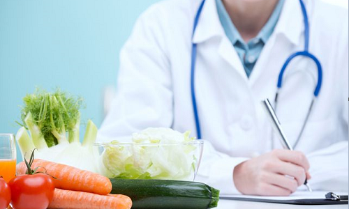 Principios de la nutrición terapéutica en la insuficiencia renal de naturaleza aguda y crónica