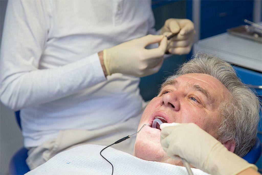 Flux dentaire: enlever rapidement la tumeur - les meilleures méthodes!