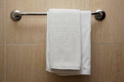 Du kan bli smittad om du använder en handduk eller kläder