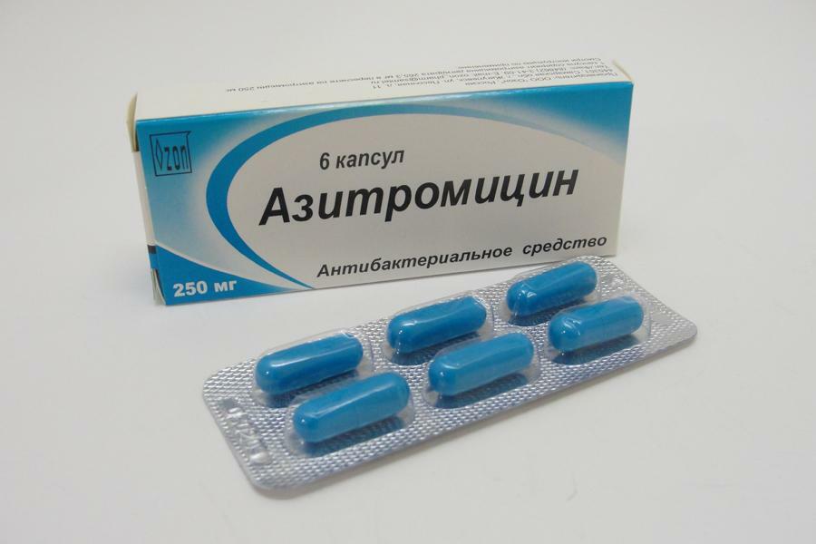 A azitromicina é caracterizada por resultados rápidos e a possibilidade de passar por um curso mínimo de terapia