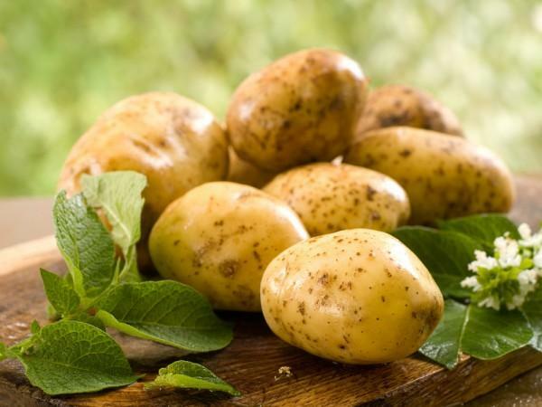 As batatas cruas têm um efeito anti-inflamatório, por isso é eficaz na luta contra a artrite